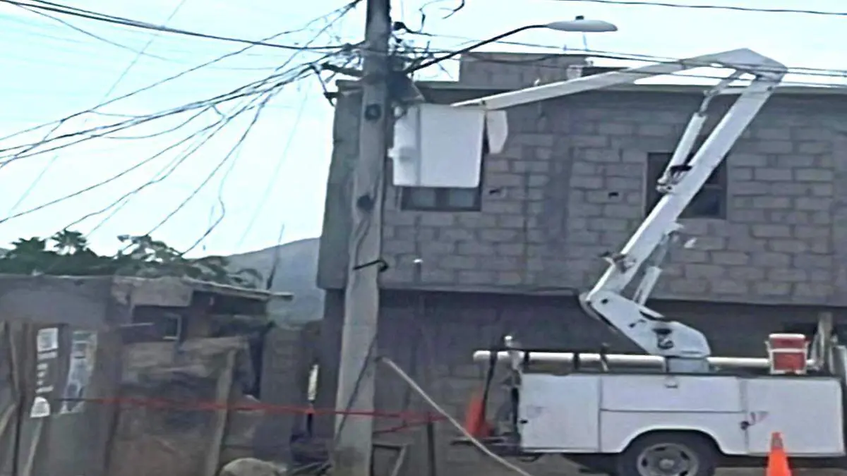 trabajadores-cfe-robo-electrico