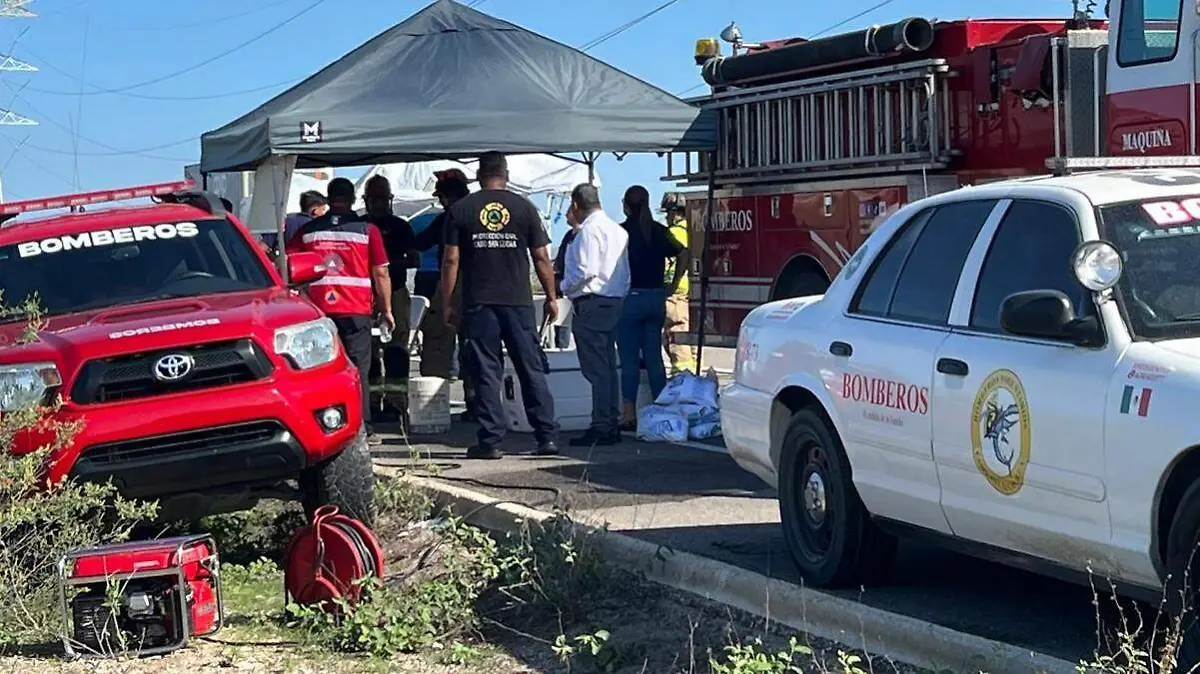 bomberos en zona de accidente los cabos
