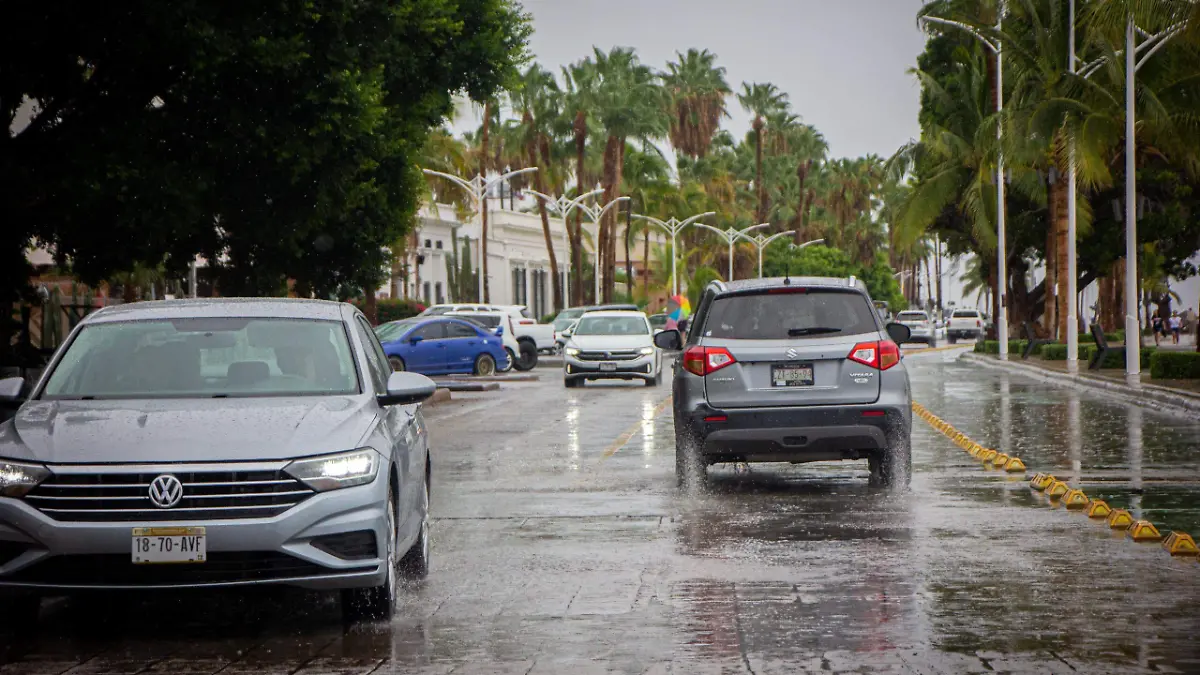 malecon con lluvia en la paz