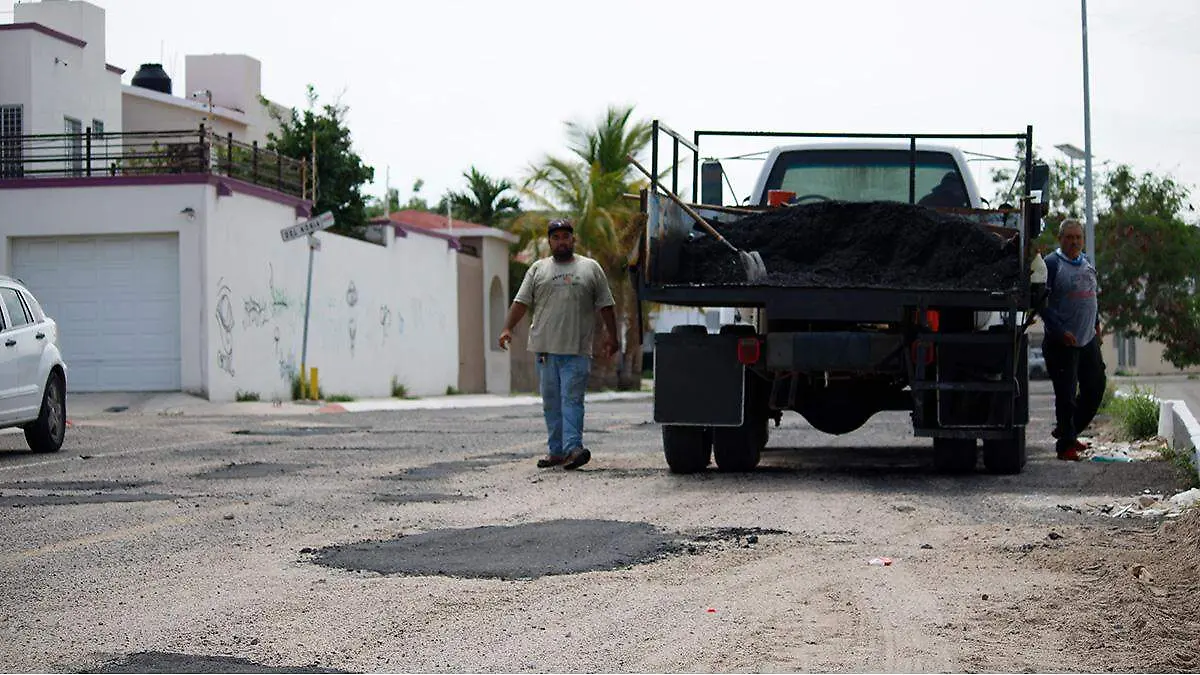 bacheo en calles de la paz