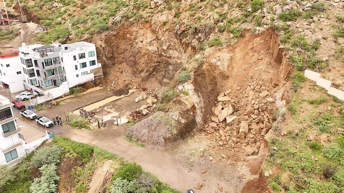 derrumbe-los-cabos-colonia-lienzo-charro-sismo