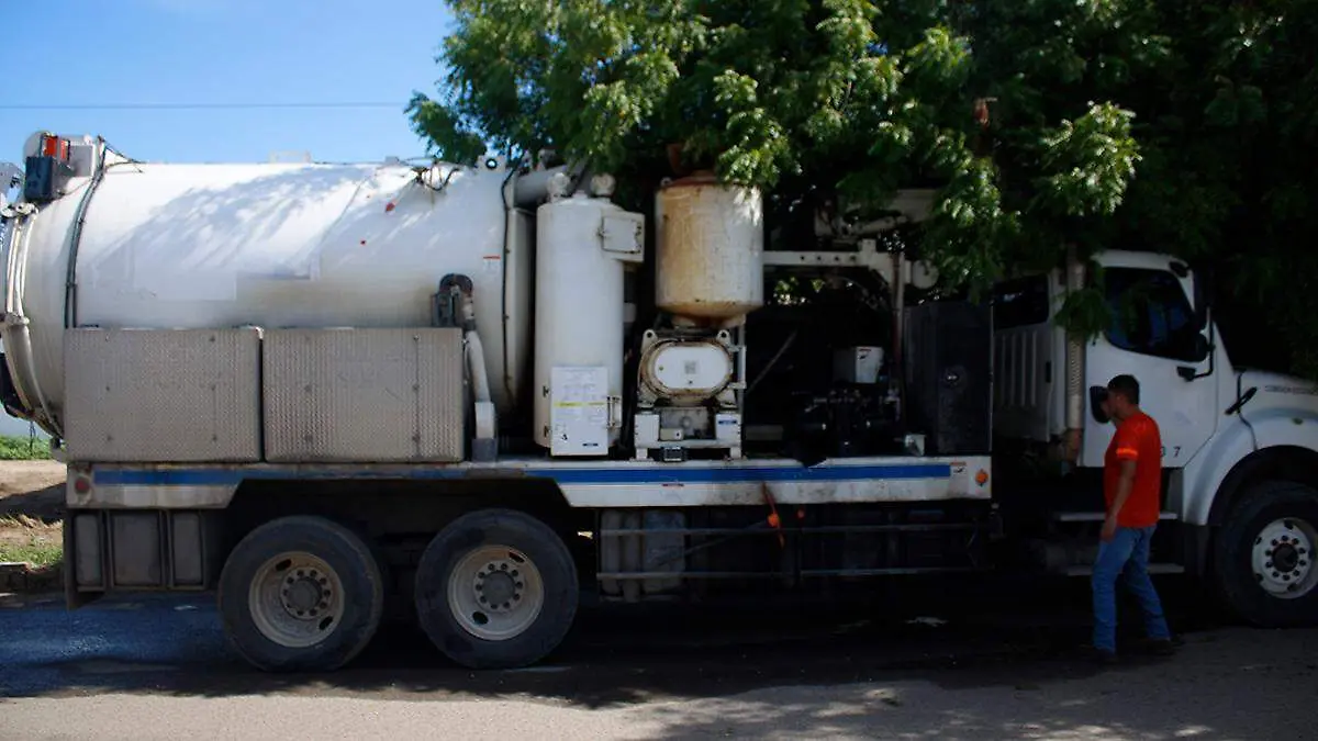 desasolve de drenaje y aguas negras camion baxtor