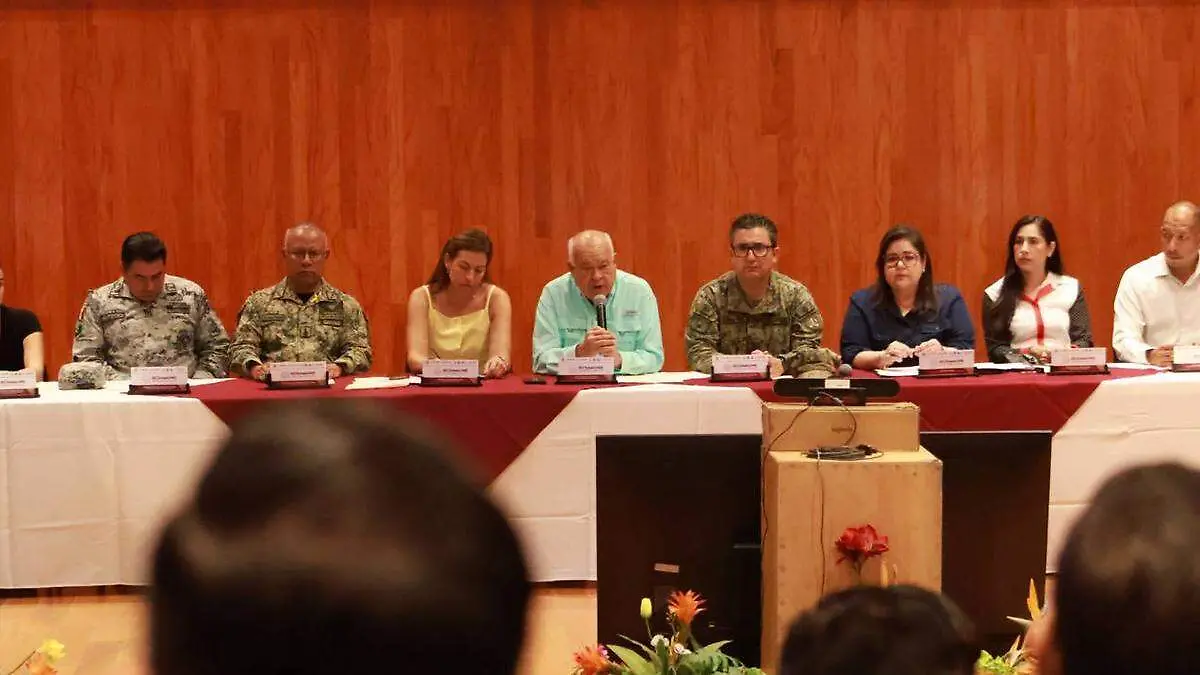 victor-castro-reunion-proteccion-civil-paso-huracan-lorena