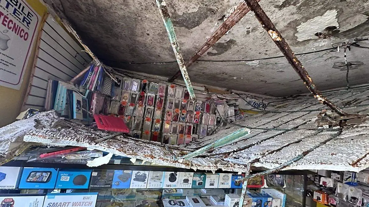 techo-tienda-derrumbado-los-cabos