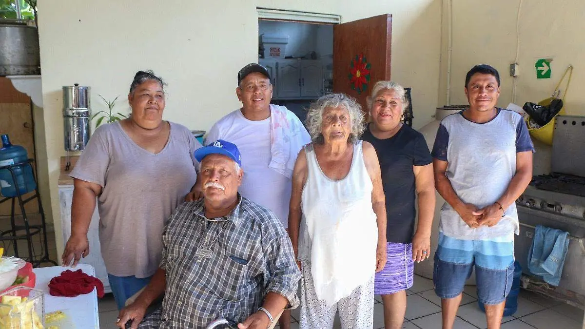 adultos-mayores-refugio-mama-benita