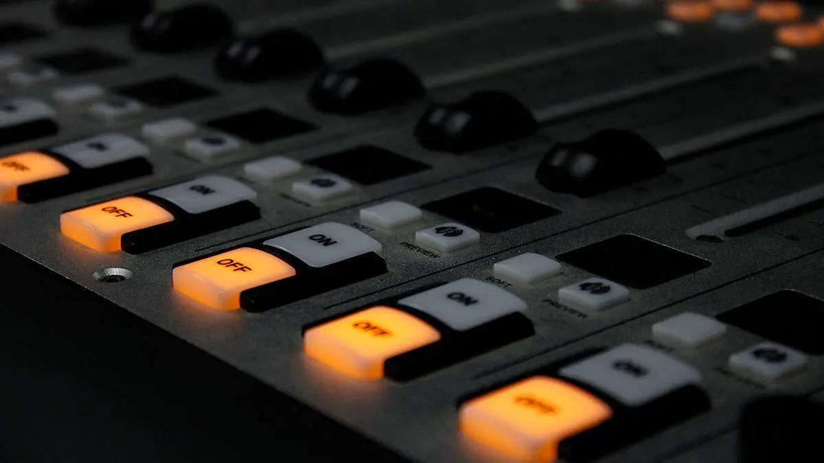 cabina-radio-locucion