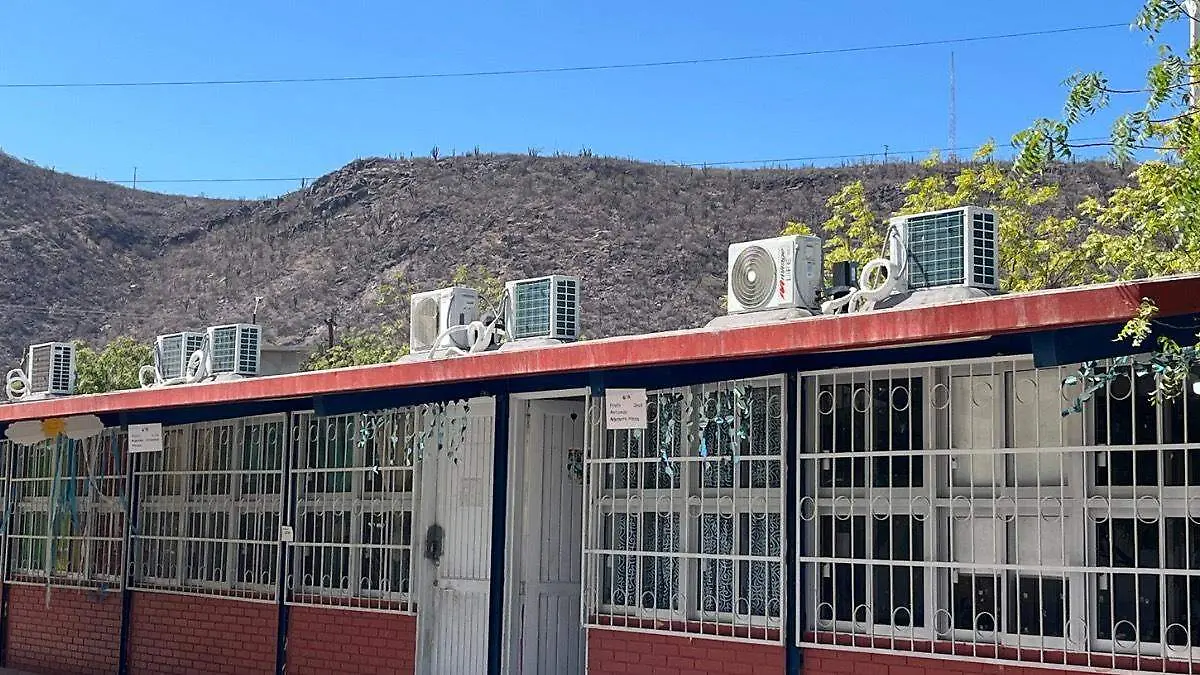 aires acondicionados en aulas vacia por protesta