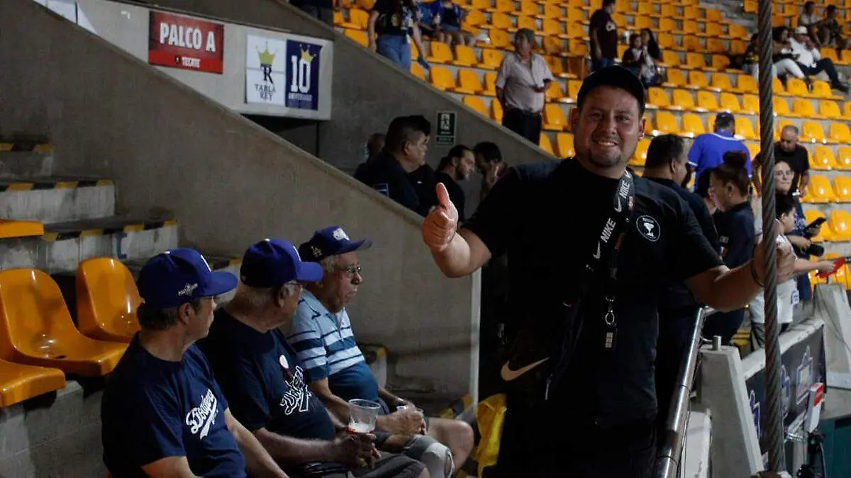 aficionados-gradas-estadio-arturo-c-nahl-baja-series-la-paz