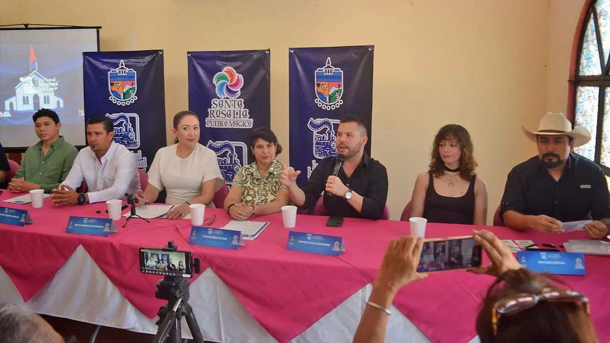 rueda de prensa cine santa rosalia