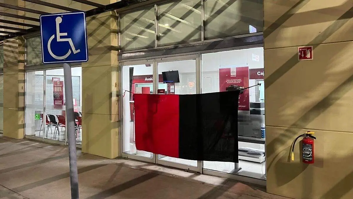 nacional monte de piedad en Huelga de noche