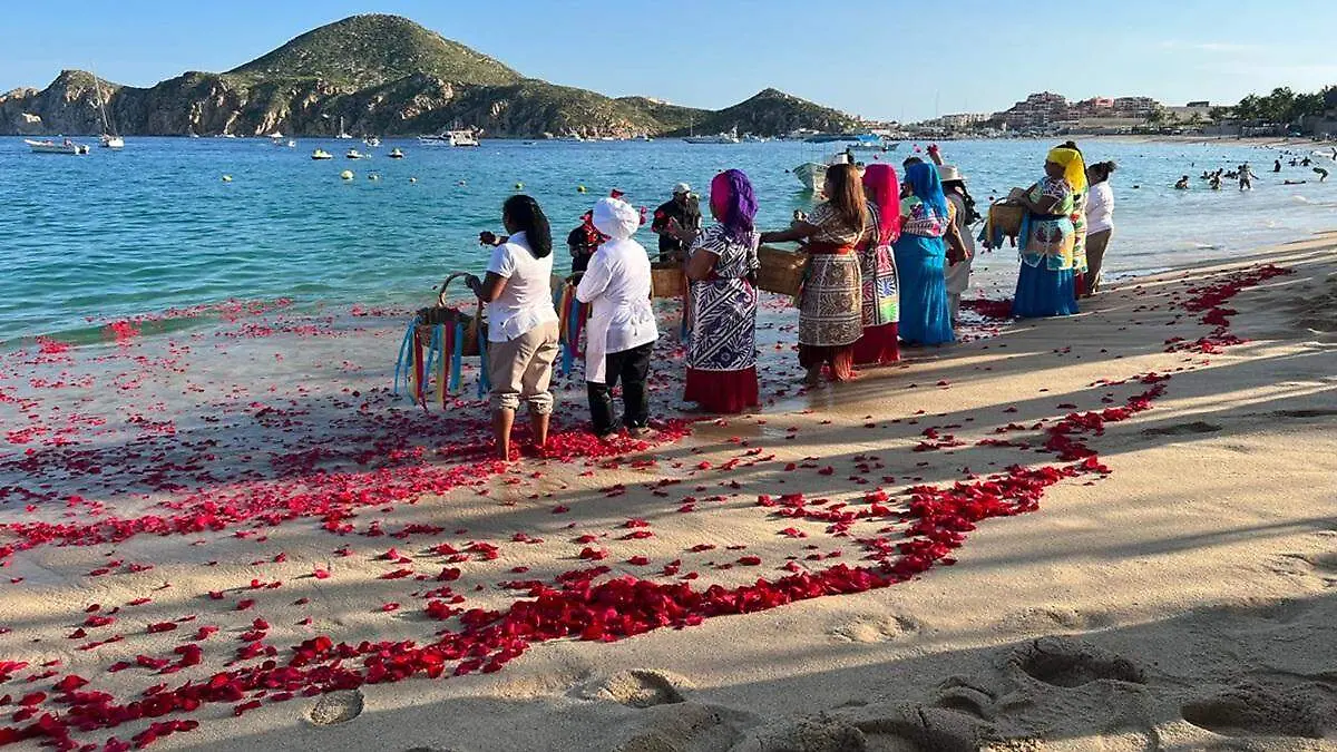 celebracion-mar-empleados-restaurante-the-office-cabo