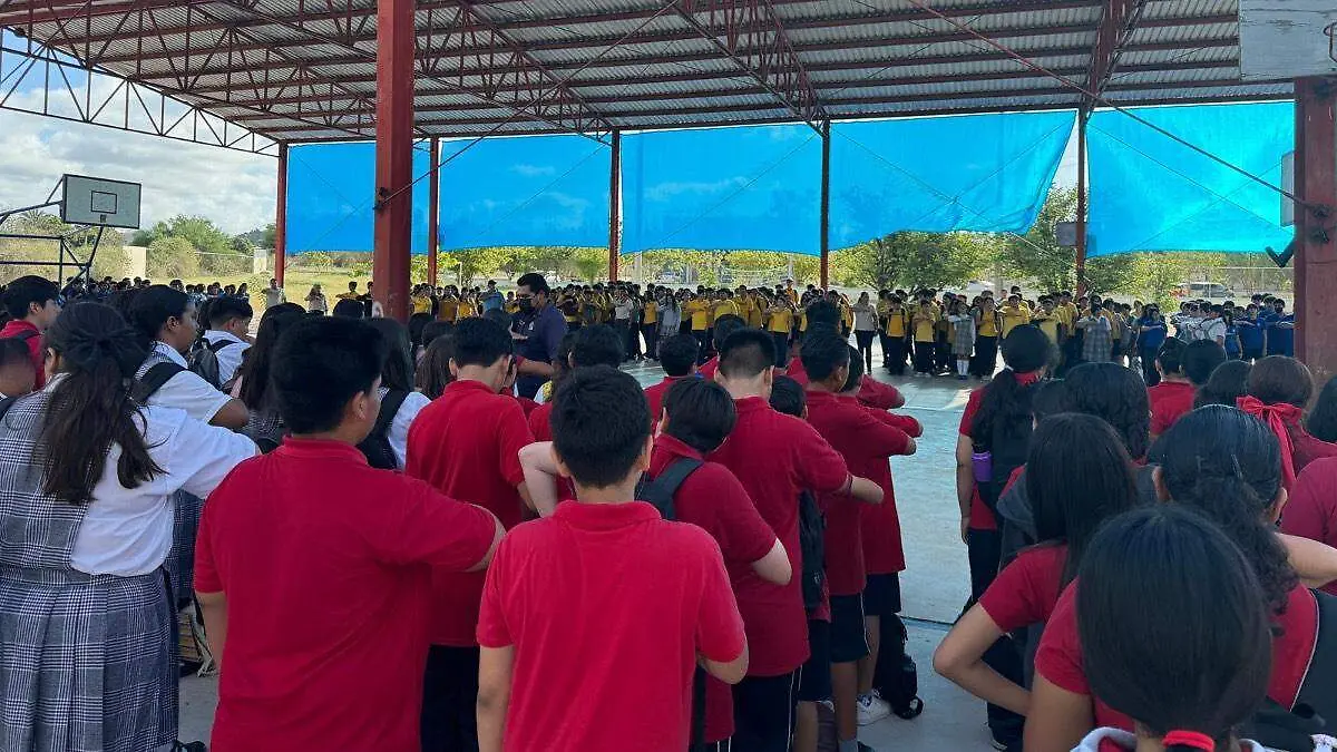 Alumnos secundaria tecnica 13 en la paz