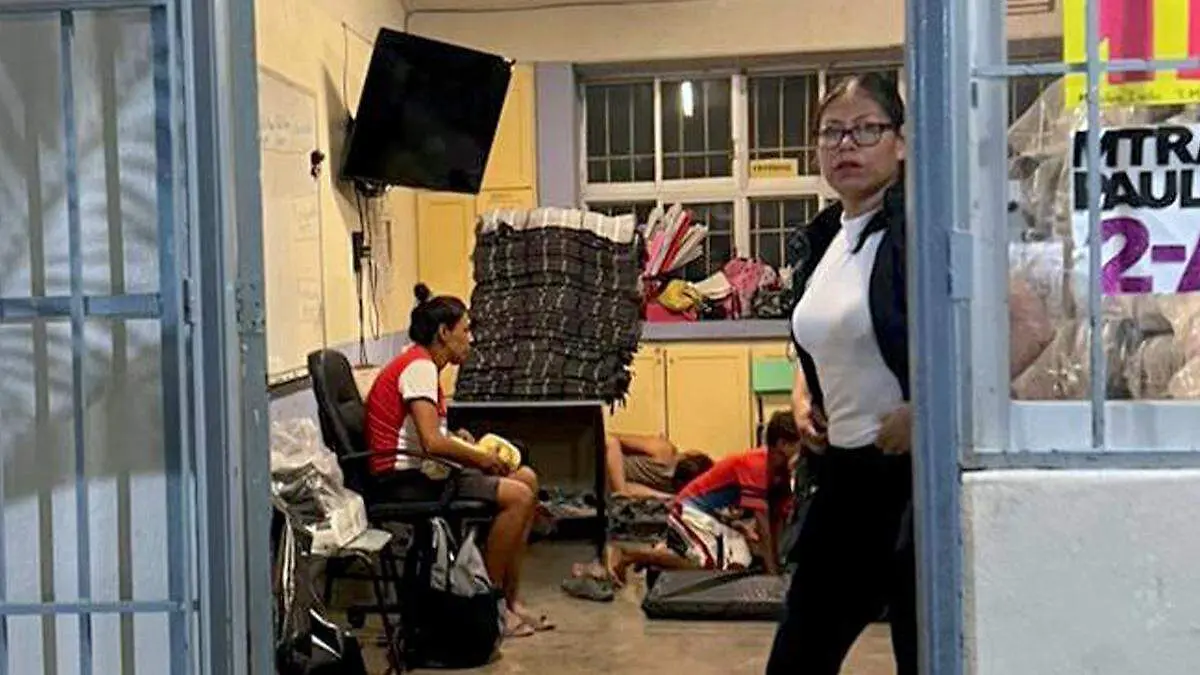 personas-albergues-los-cabos-huracan-priscilla