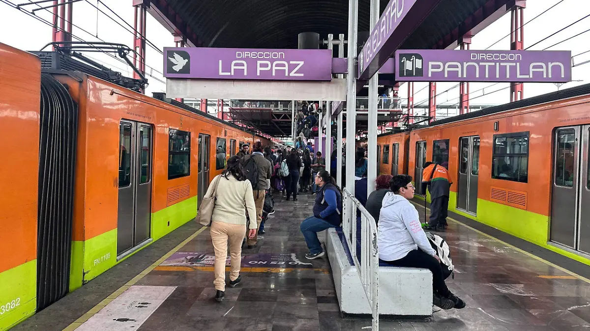 1049596_Línea A suspendía inundaciones Zaragoza_impreso