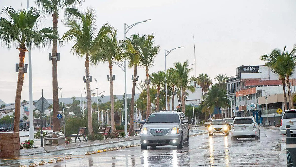 lluvia en el malecon de la paz