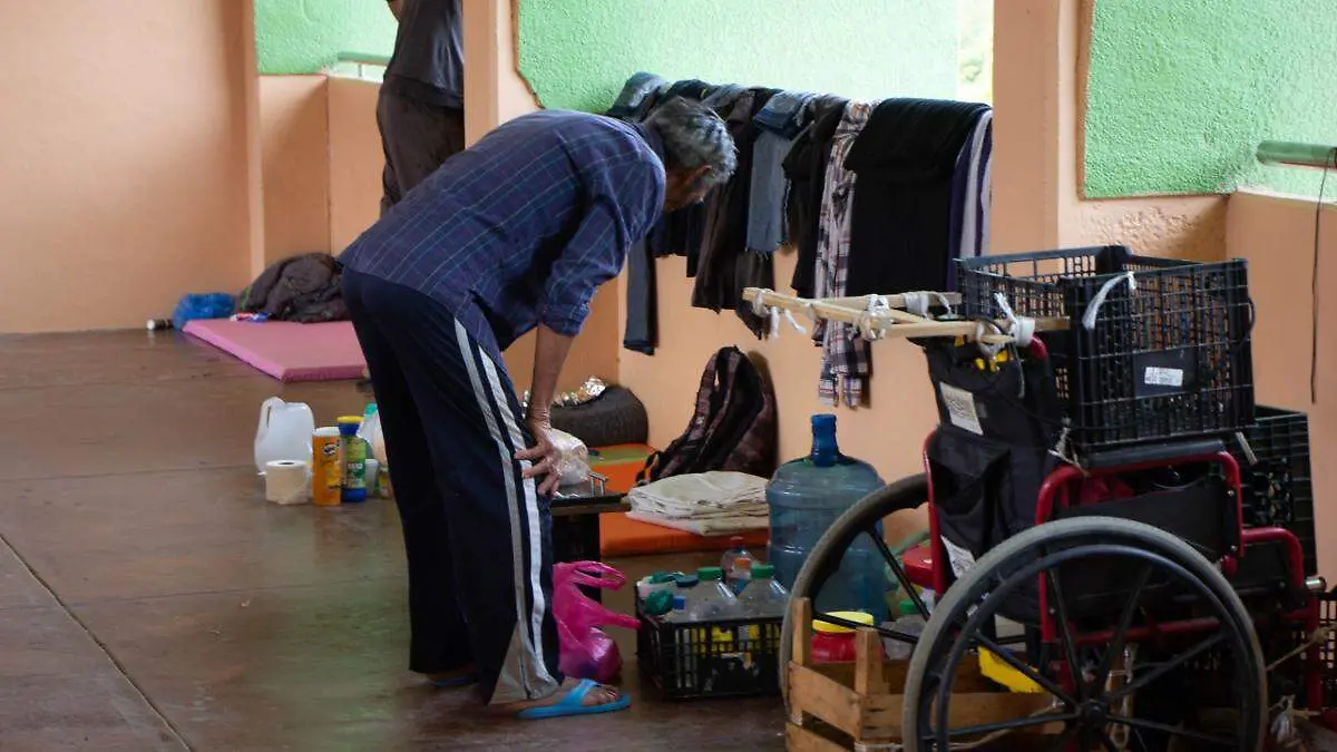 hombre-tercera-edad-refugio