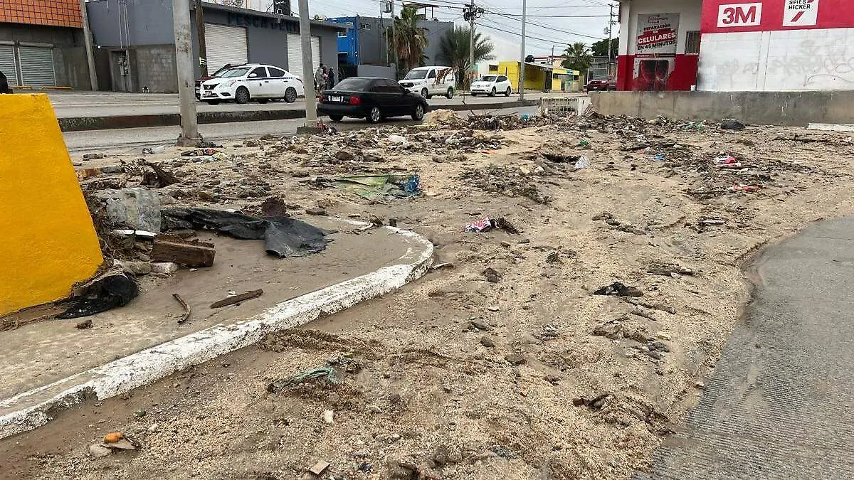 calle-cubierta-arena-basura-cabo-san-lucas-paso-raymond