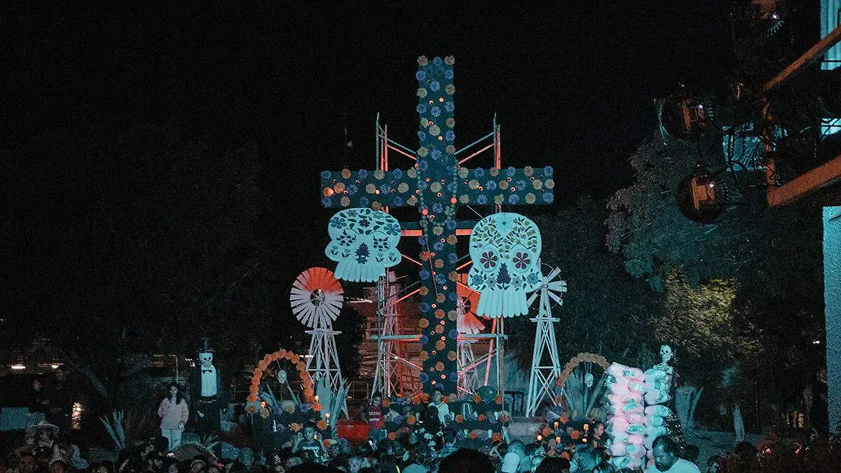 altar-gigante-dia-muertos