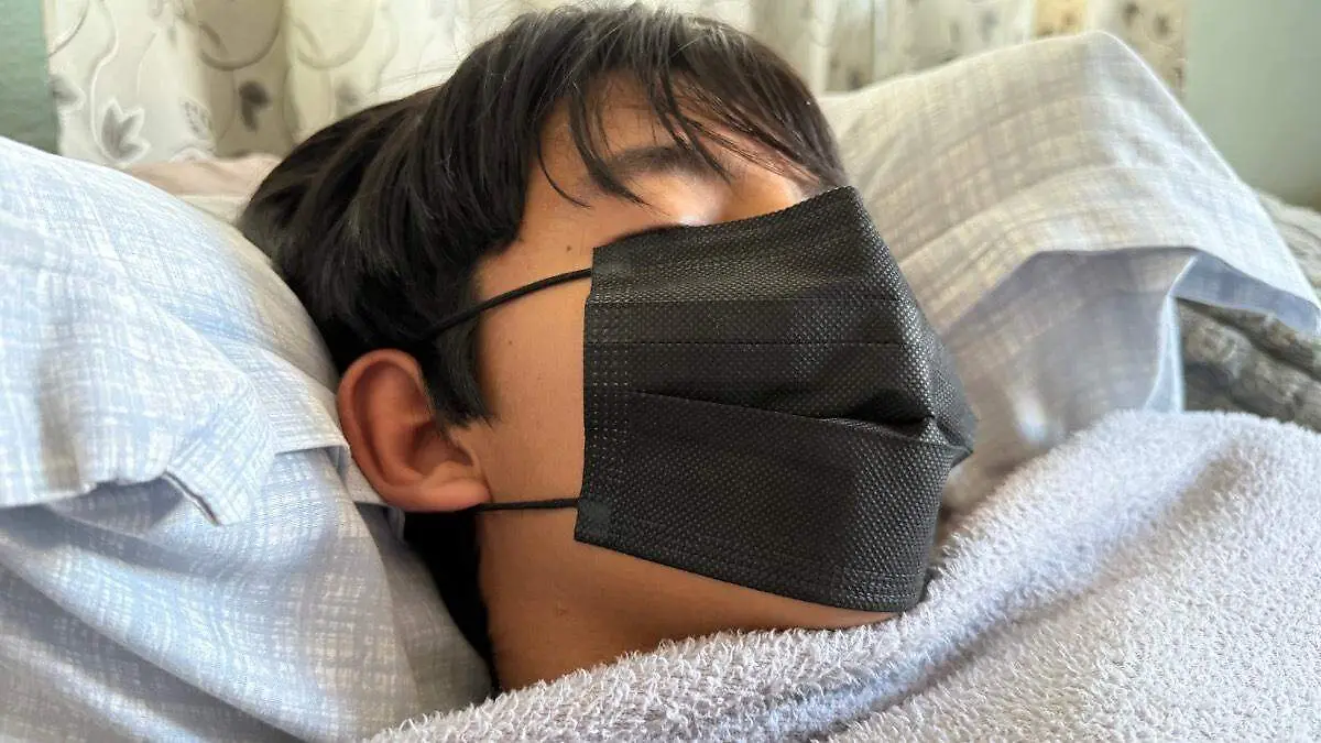 Persona-enferma enfermedad respiratorias covid e influenza