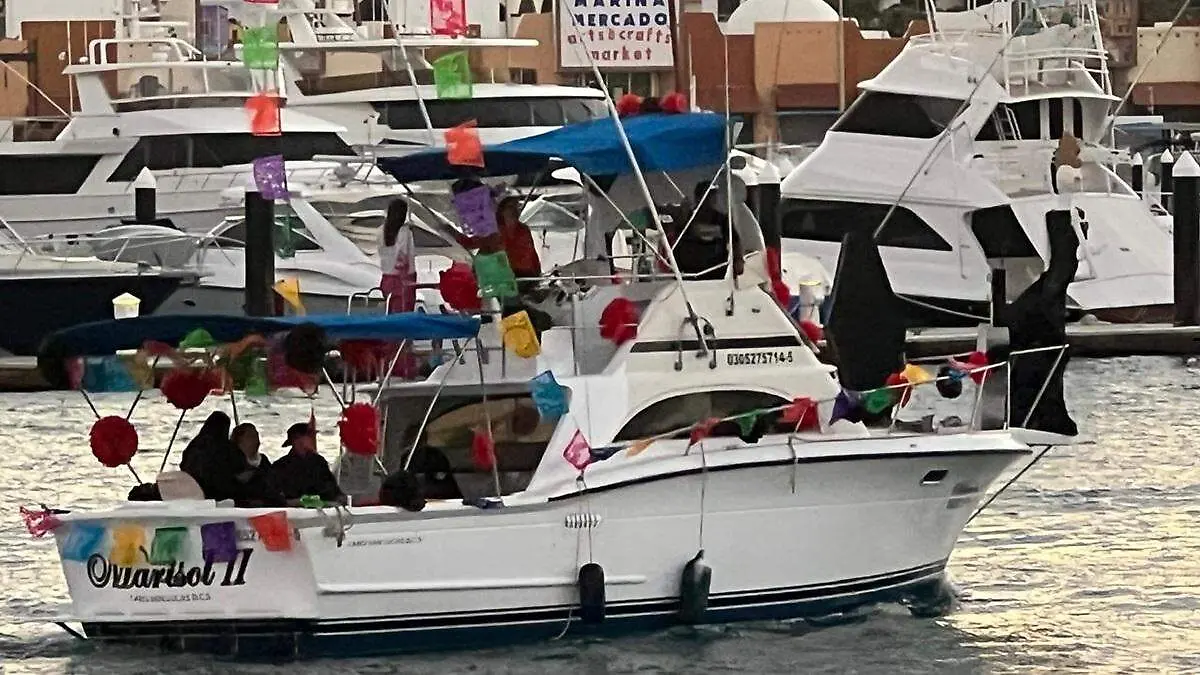 yate-decorado-dia-muertos-cabo-san-lucas