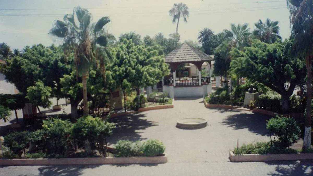 plaza-publica-loreto-1995