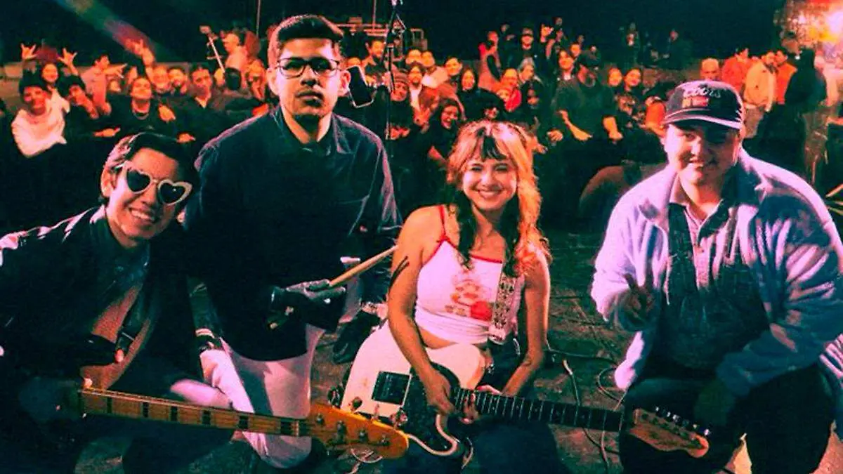 karla-nasty-con-musicos-durante-concierto