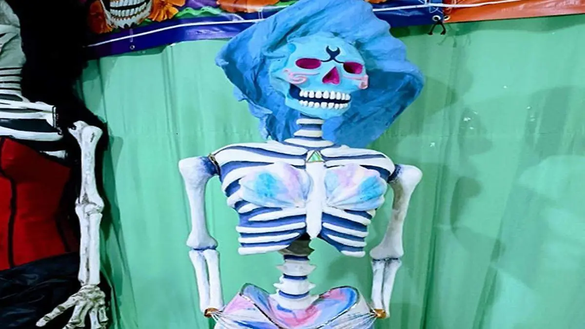 escultura-catrina-carton-azul