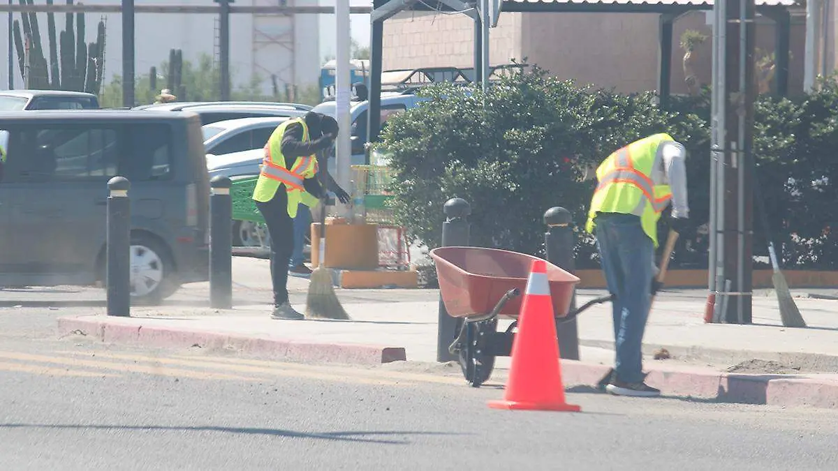 cuadrillas-de-limpieza-la-paz-banqueta