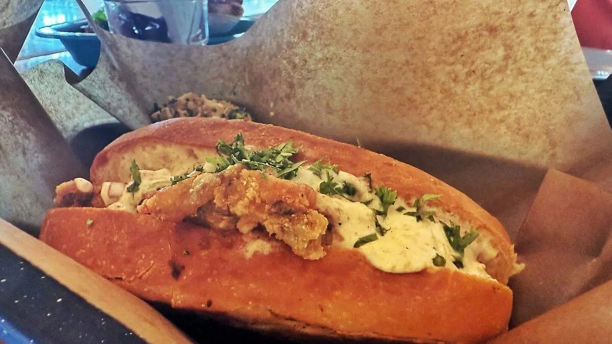 Sándwich de totoaba frita