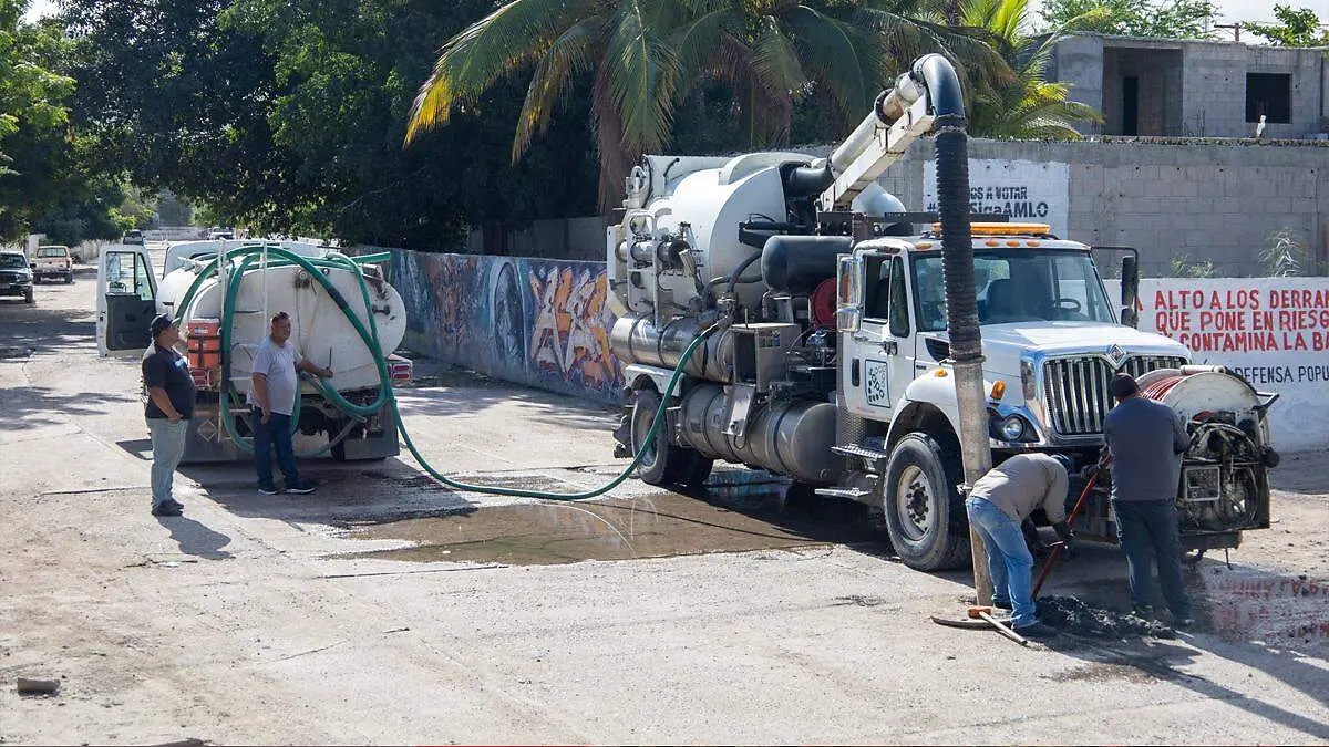 SAPA-vactor-trabajando-esterito