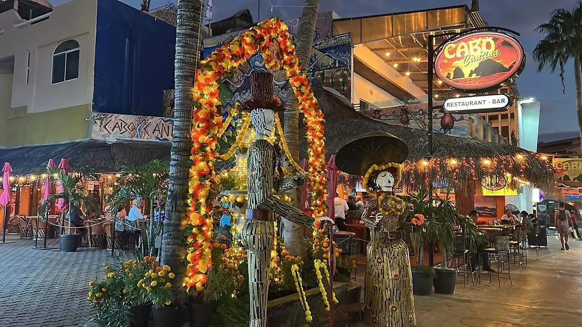 marina-cabo-san-lucas-decorada-dia-muertos