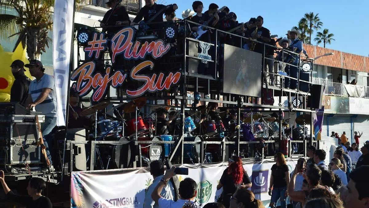 musicos-carro-alegorico-desfile-carnaval-la-paz