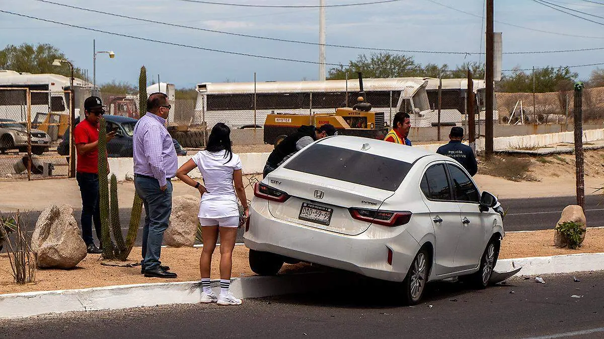 carro-blanco-chocado