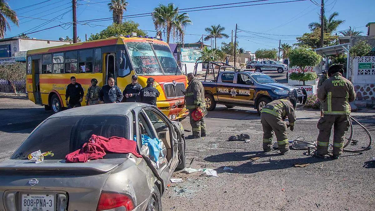 accidente-via-camion-carro