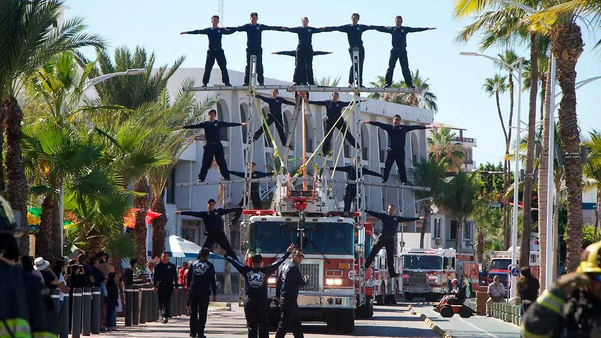 bomberos-desfile-la-paz 20 de noviembre
