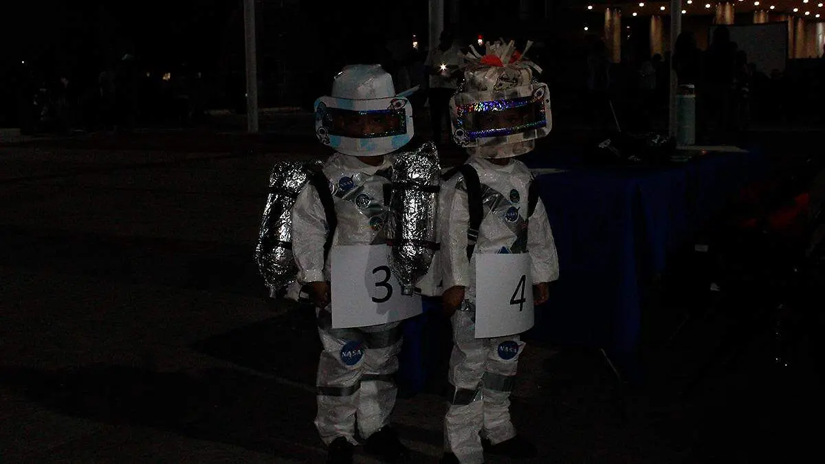 niños-disfrazados-de-astronautas