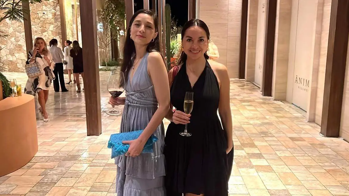 mujeres-plaza-animas-village-desarrollo-cabo-del-sol-cabo-san-lucas