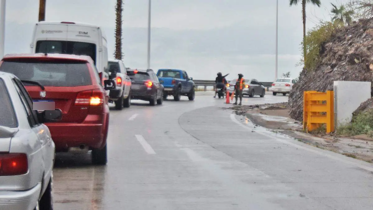 carril cerrado carretera escenica la paz