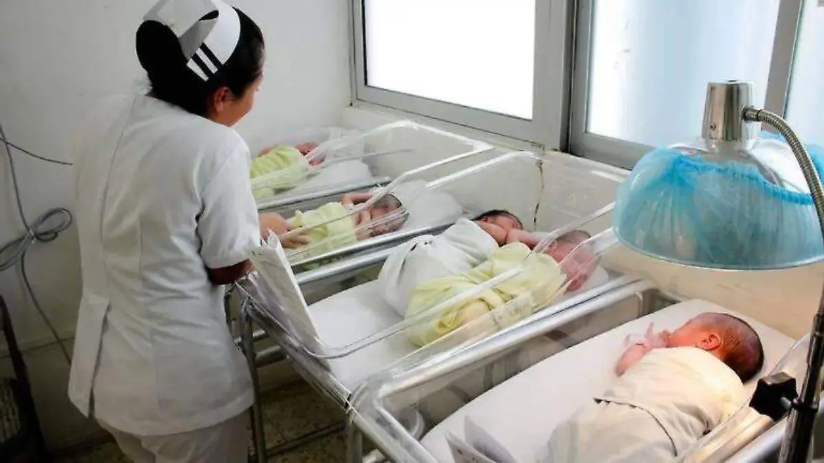 enfermera-area-recien-nacidos-hospital