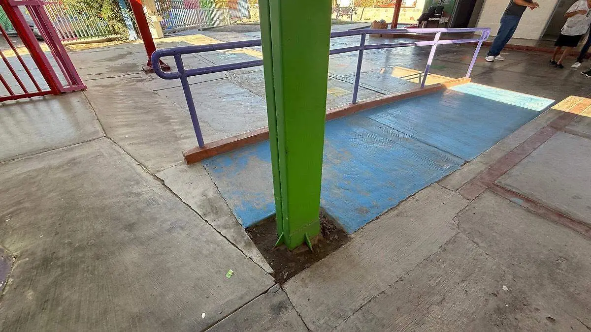 pasillo-entrada-jardin-niños-hans-christian-andersen-la-paz