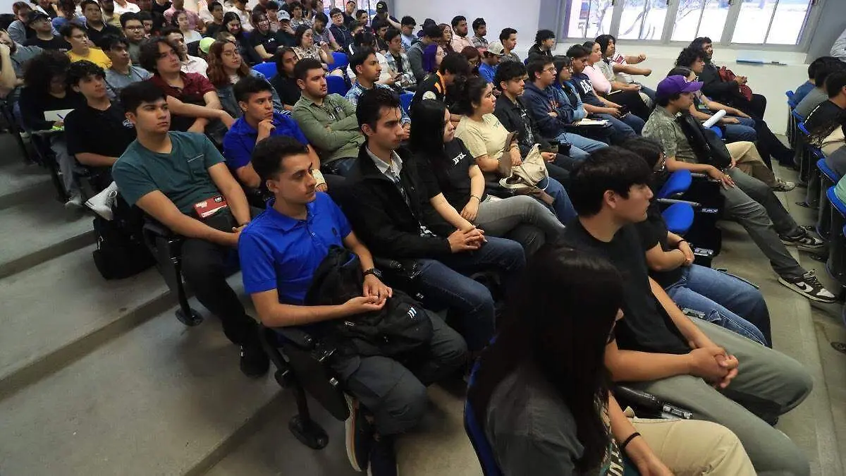 estudiantes-uabcs-durante-actividades-academicas-aula