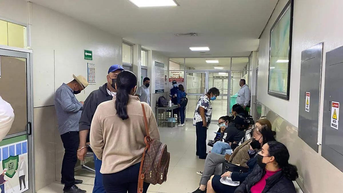 personas-sala-espera-hospital-la-paz