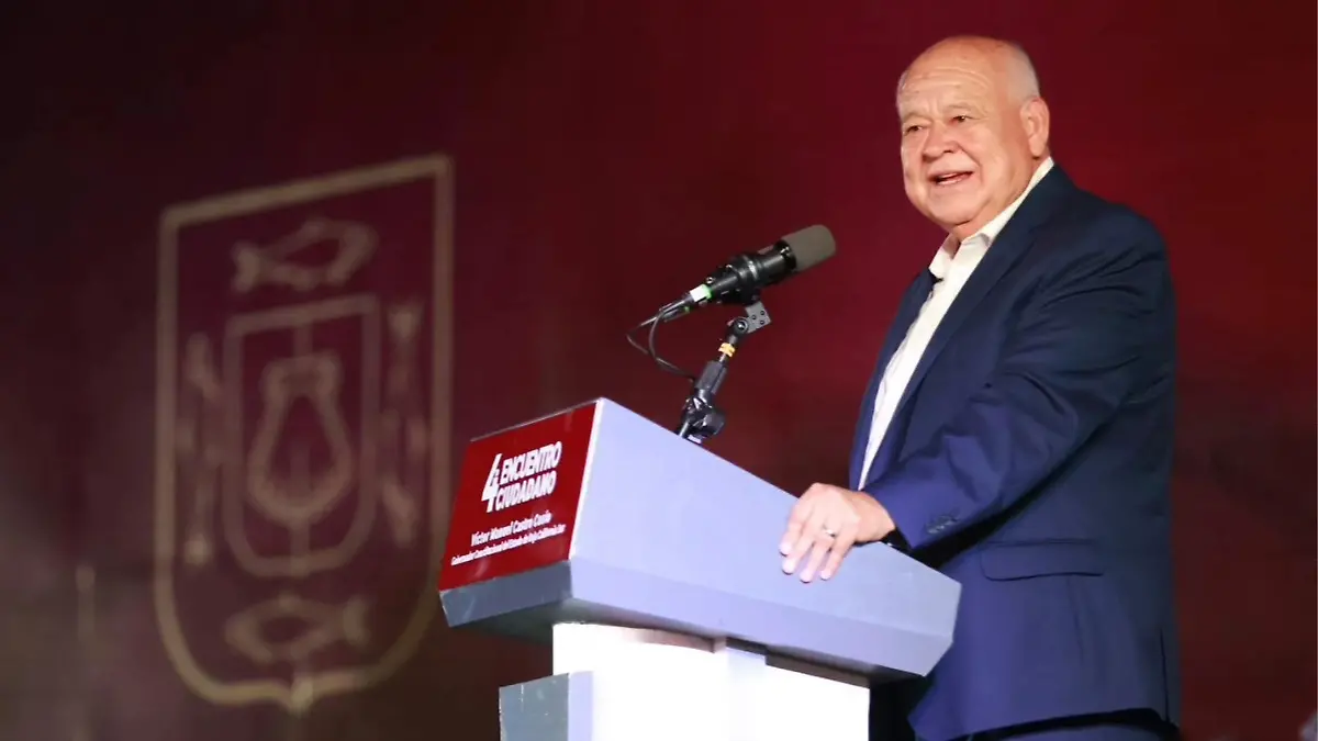 Victor Castro hablando