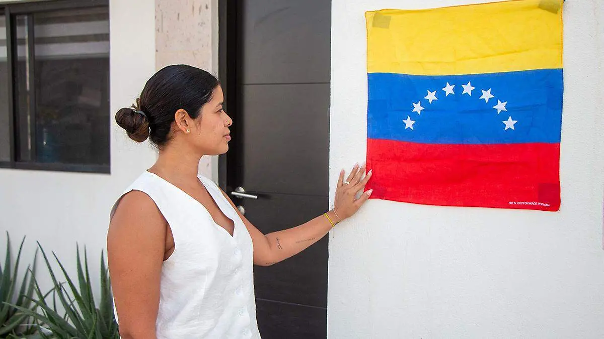 venezolana-con-bandera