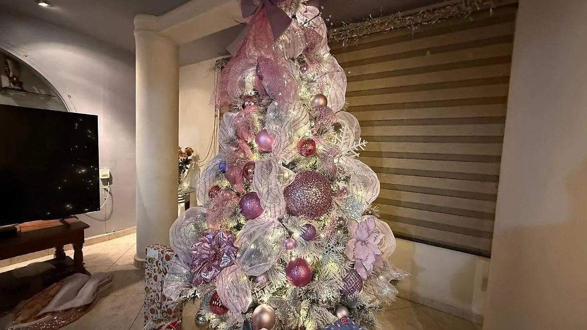 arbolito-navidad-blanco-decorado-rosa