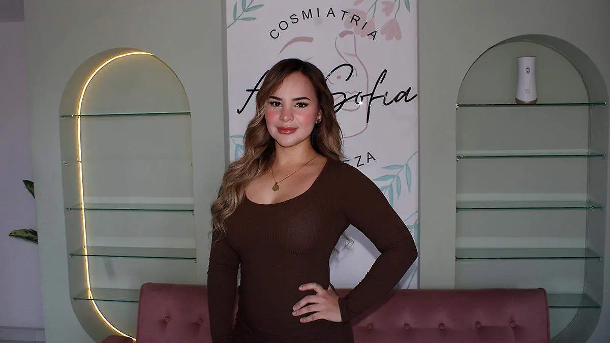 ana-sofia-reina-del-carnaval-2026-posando