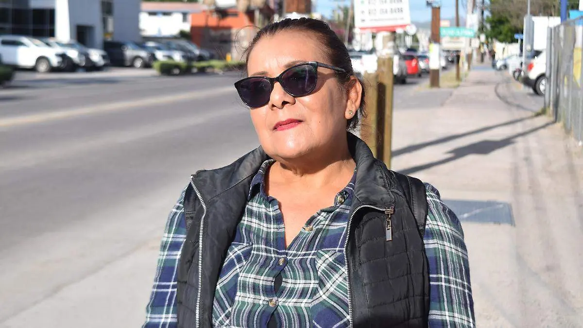 reyna-asesora-ventas-sondeo-celulares-la-paz