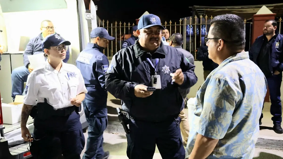 agentes-policia-haciendo-prueba-alcoholimetro-la-paz