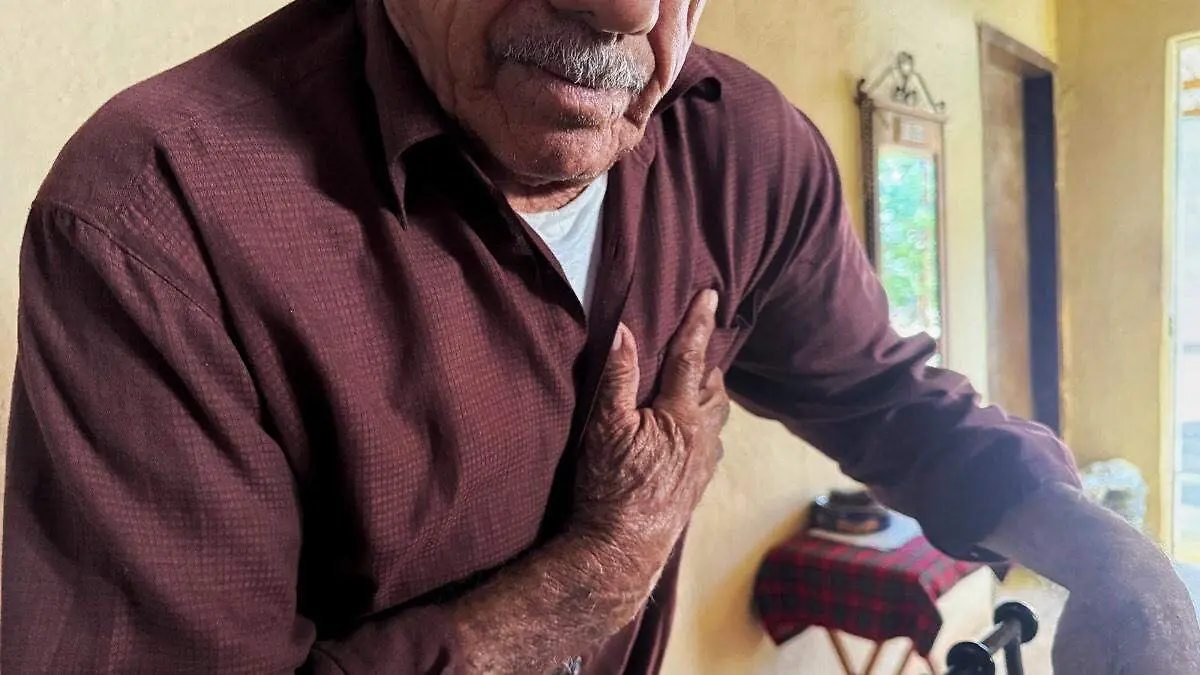 adulto-mayor-dolor-pecho
