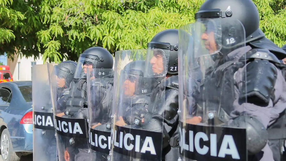 agentes-policias-la-paz-protesta